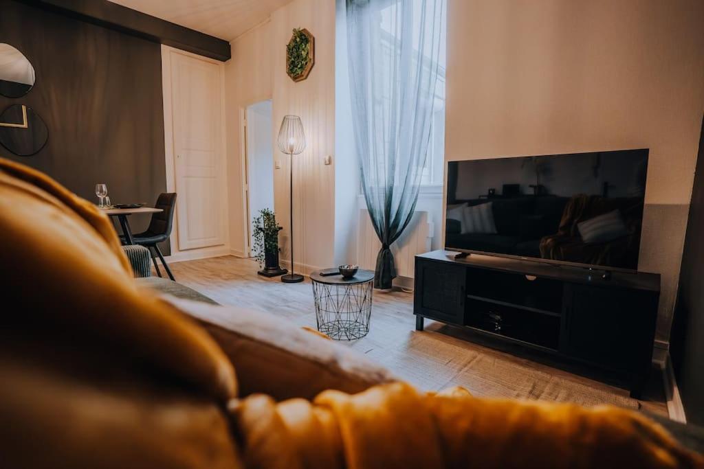 Le Bertrand • Le Raffinement En Coeur De Ville Chateauroux Luaran gambar